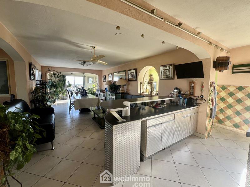 Maison - 339 m² - 12 pièces