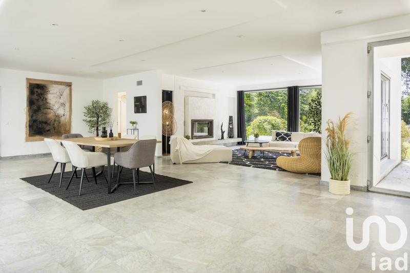 Maison - 320 m² - 10 pièces