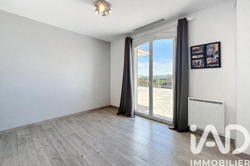 Maison - 260 m² - 8 pièces