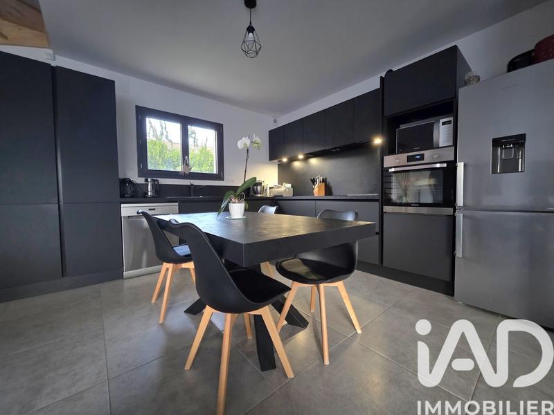 Maison - 92 m² - 5 pièces