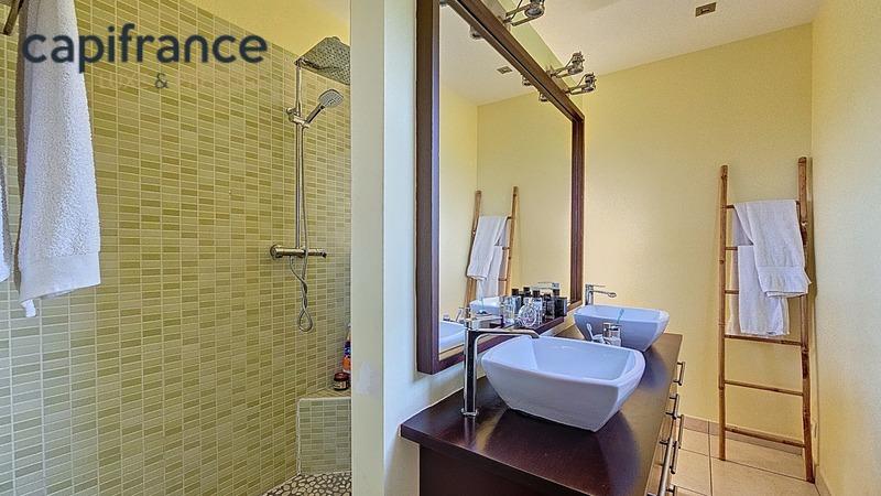 Villa - 215 m² - 8 pièces