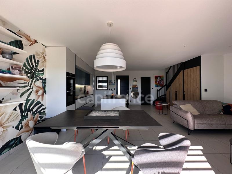 Maison - 92 m² - 4 pièces