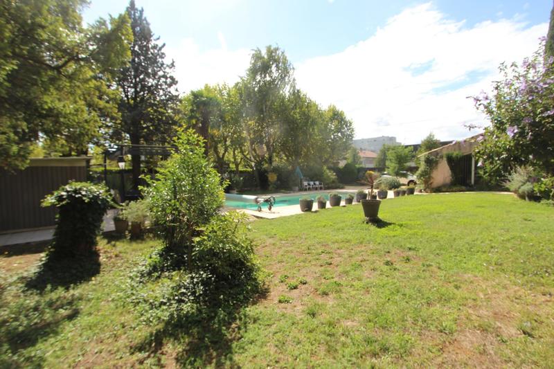 Maison - 230 m² - 10 pièces