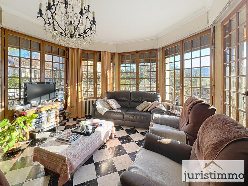 Maison - 220 m² - 9 pièces