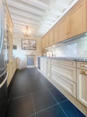 Maison - 250 m² - 8 pièces