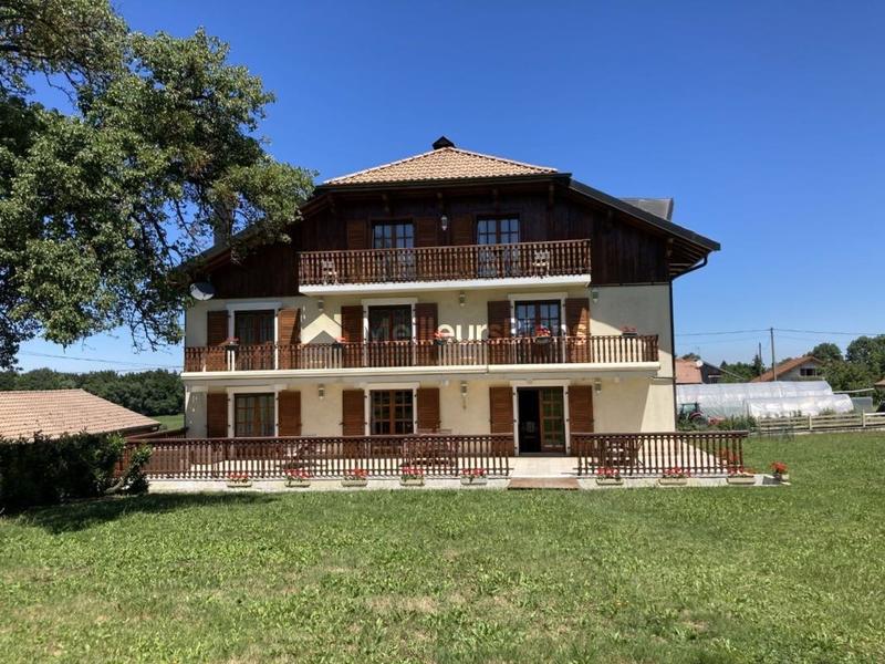 Propriété - 576 m² - 13 pièces