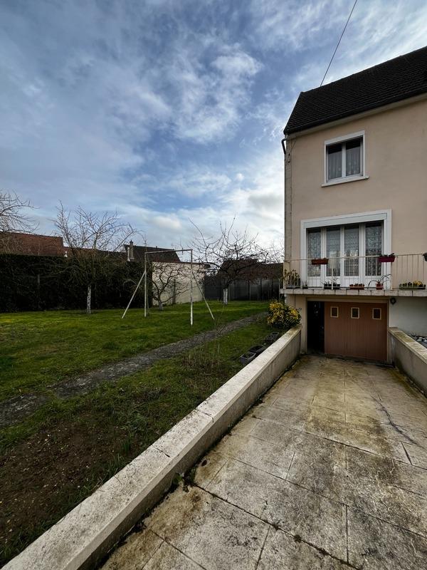 Maison - 99 m² - 5 pièces