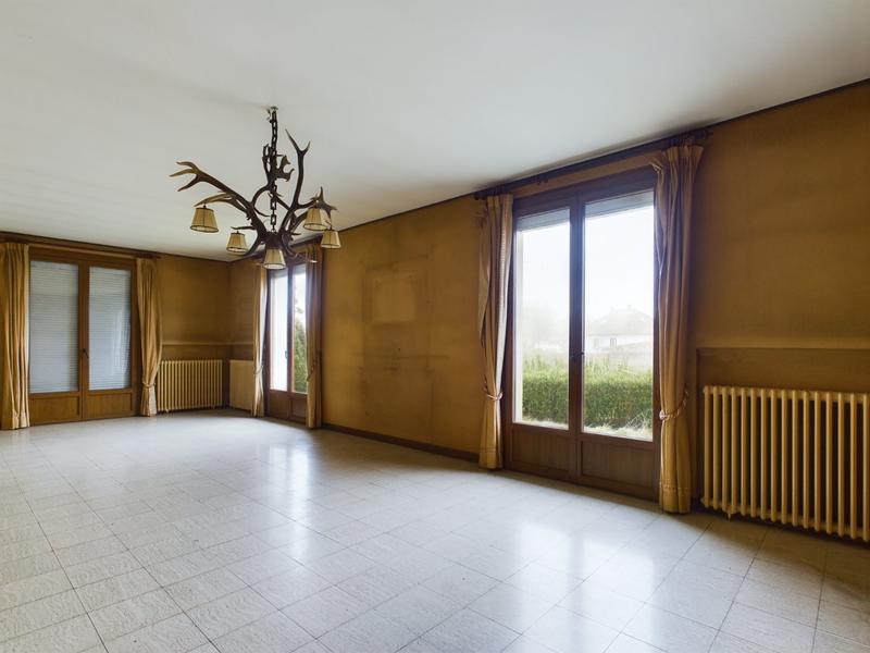 Maison - 245 m² - 9 pièces