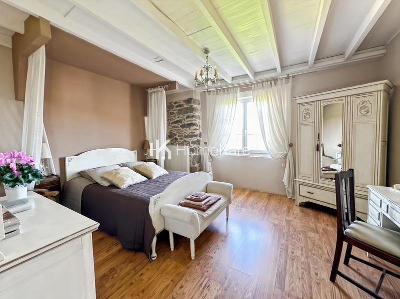 Maison - 300 m² - 9 pièces