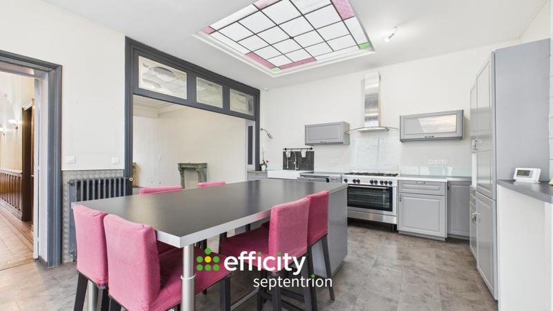 Maison - 277 m² - 11 pièces