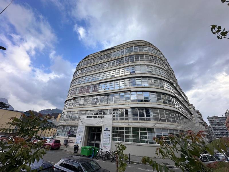 Local d'activités - 390 m² - 12 pièces