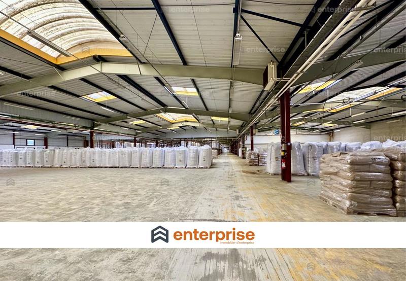 Entrepôt - 7 400 m²