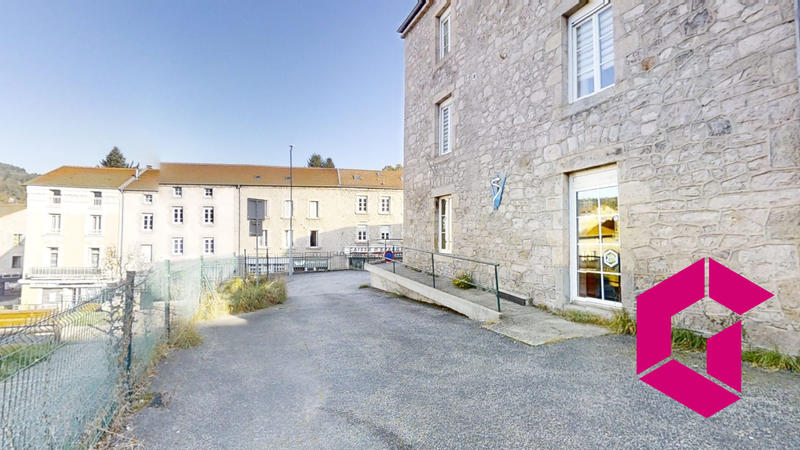 Local commercial - 143 m² - 4 pièces