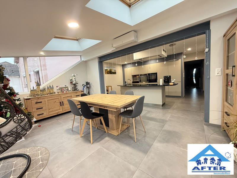 Maison - 187 m² - 9 pièces