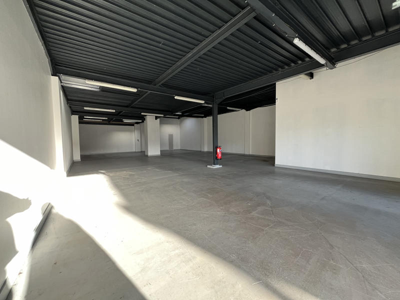 Local commercial - 244 m²