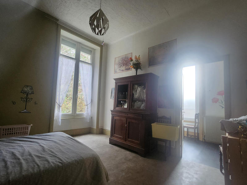 Propriété - 260 m² - 11 pièces