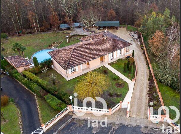 Maison - 210 m² - 7 pièces