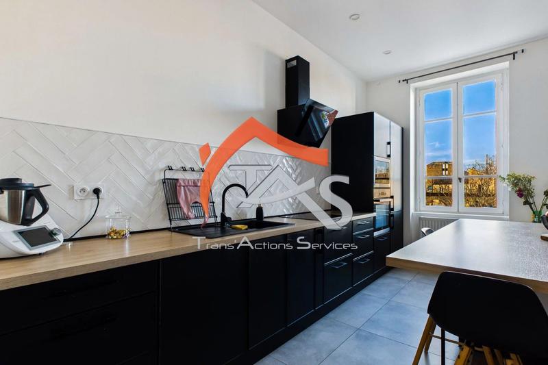 Appartement - 93 m² - 5 pièces