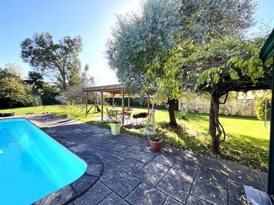 Maison - 383 m² - 11 pièces