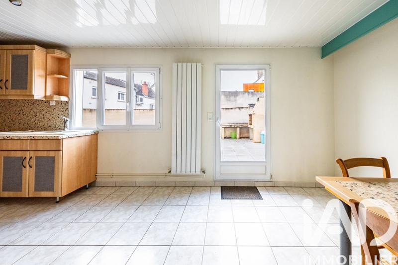 Maison - 221 m² - 7 pièces