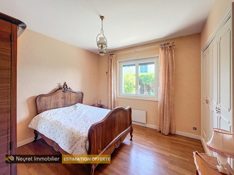 Maison - 200 m² - 8 pièces