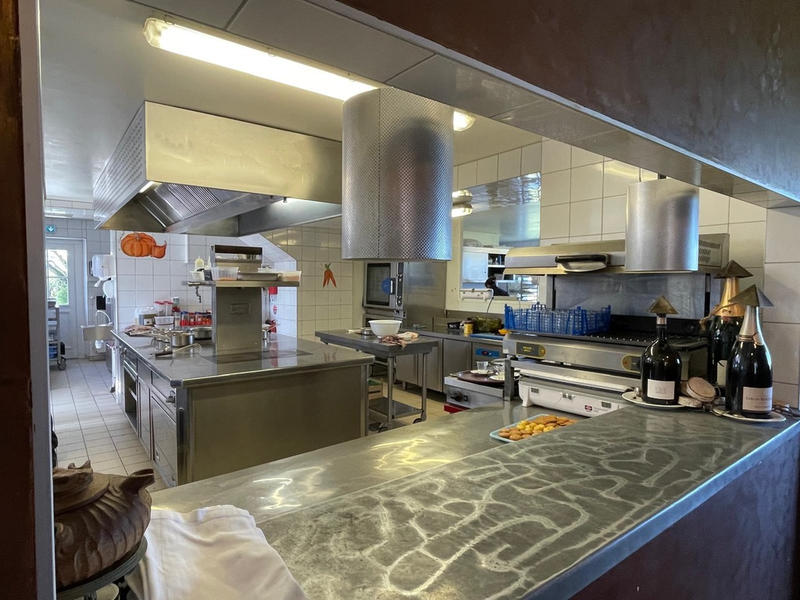 Maison - 410 m² - 9 pièces