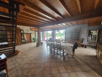 Maison - 430 m² - 9 pièces