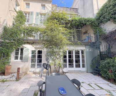 Maison - 285 m² - 11 pièces