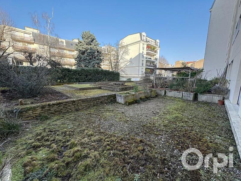 Appartement - 93 m² - 5 pièces