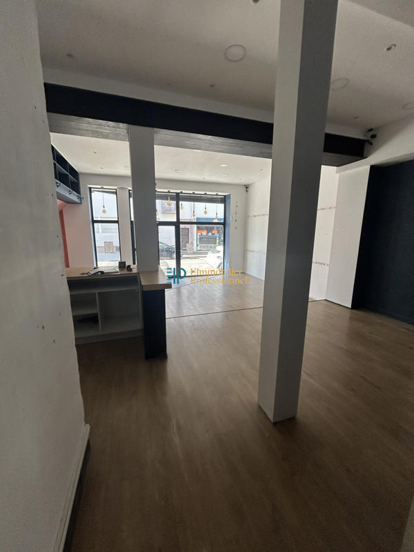 Local commercial - 90 m² - 2 pièces