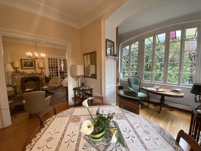 Maison - 241 m² - 8 pièces