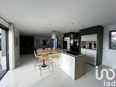 Maison - 185 m² - 7 pièces