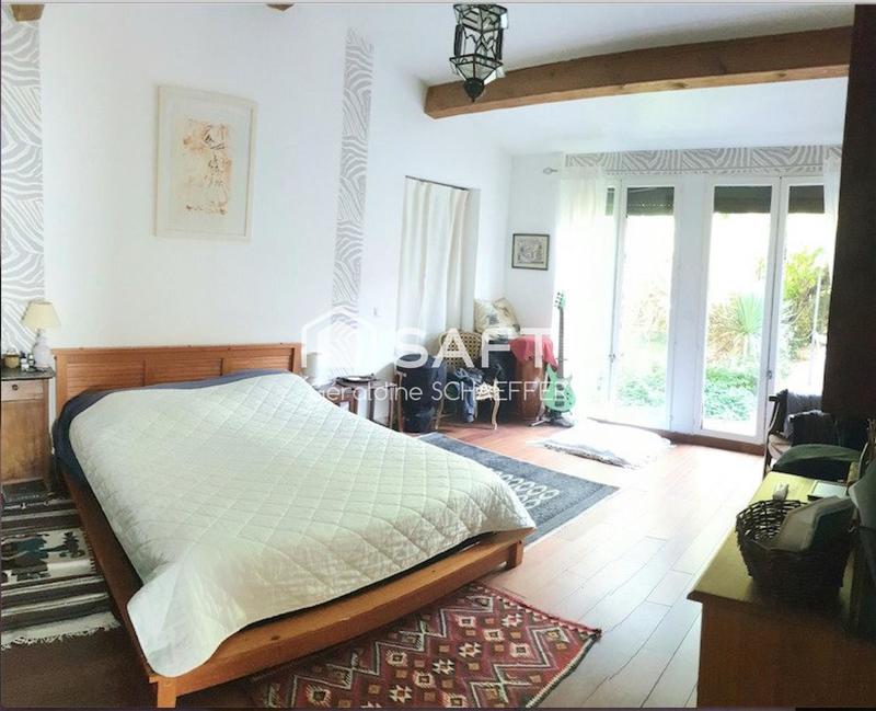 Maison - 240 m² - 7 pièces