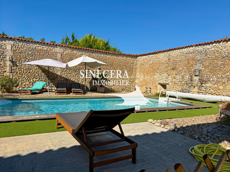 Maison - 260 m² - 9 pièces