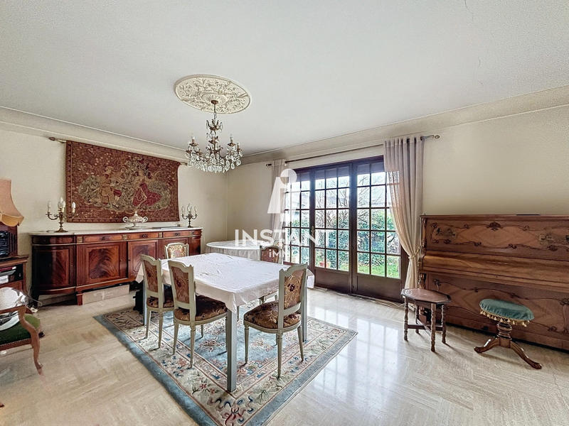 Maison traditionnelle - 200 m² - 8 pièces