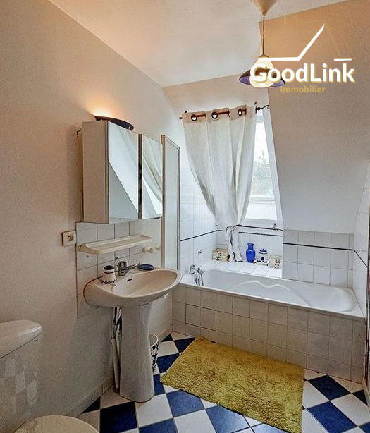 Maison - 255 m² - 7 pièces