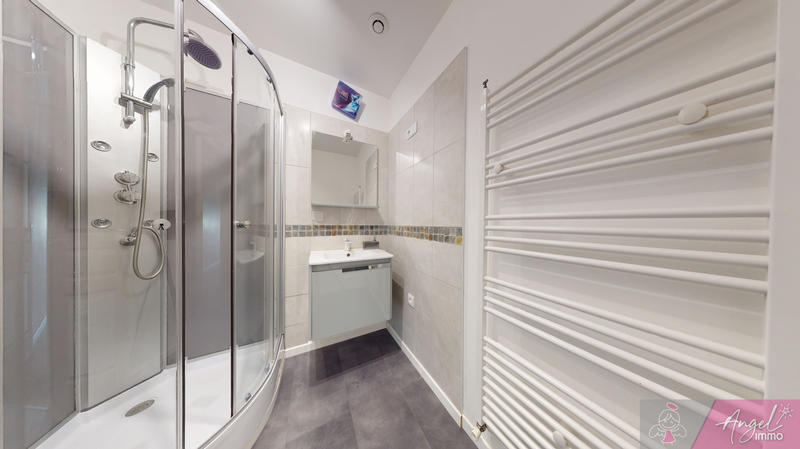 Maison - 203 m² - 8 pièces