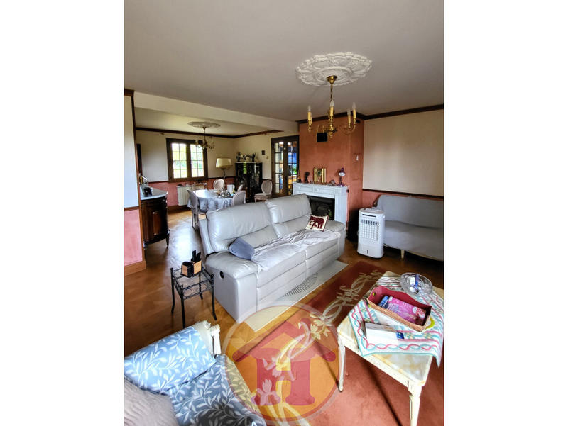 Maison - 181 m² - 6 pièces