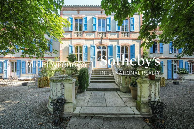 Maison - 1 000 m² - 20 pièces