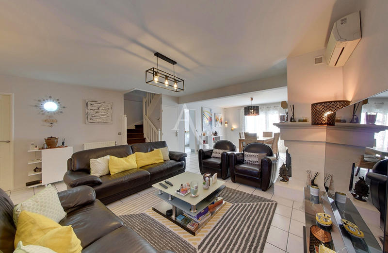 Maison - 215 m² - 8 pièces