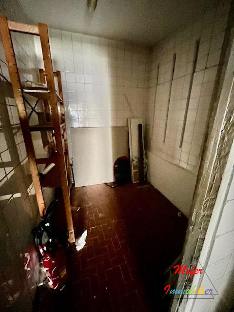Local commercial - 110 m² - 4 pièces