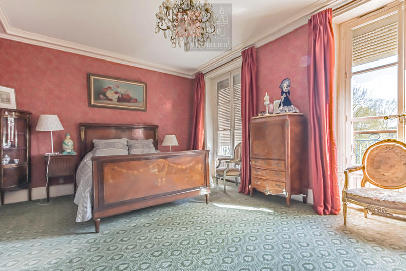 Maison - 430 m² - 11 pièces