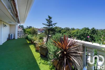 Appartement - 209 m² - 7 pièces