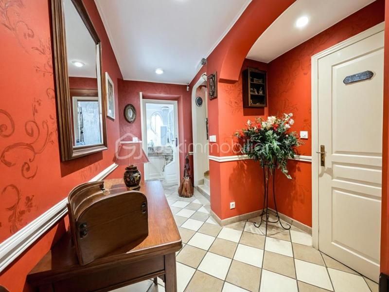 Maison - 280 m² - 15 pièces