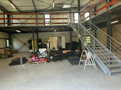 Local d'activité / Entrepôt - 305 m²