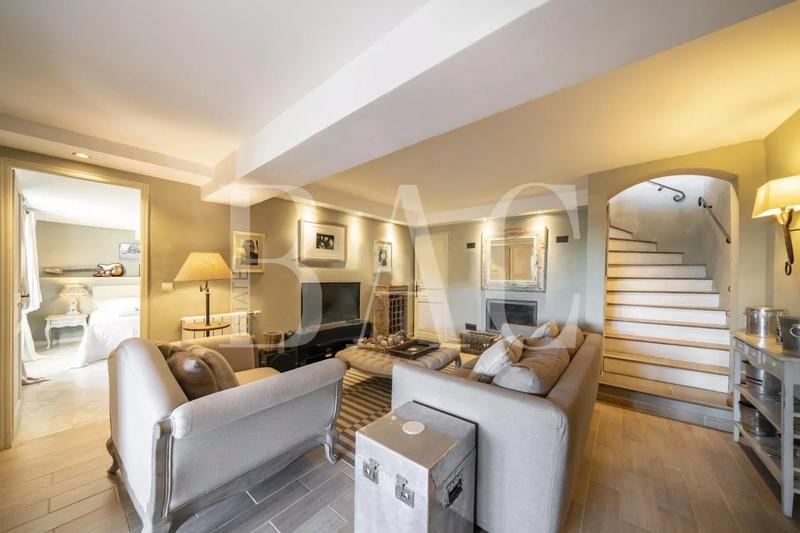 Villa - 250 m² - 6 pièces