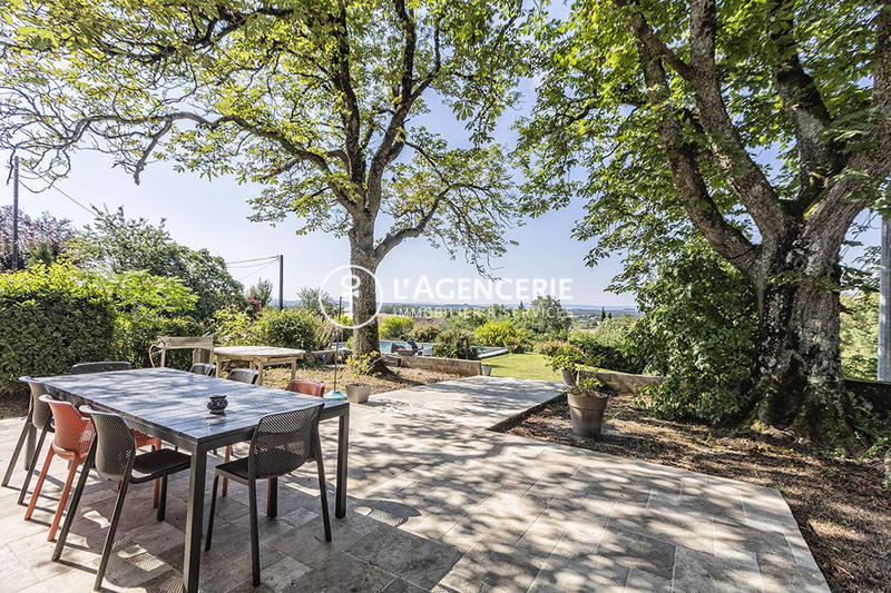 Maison - 280 m² - 8 pièces