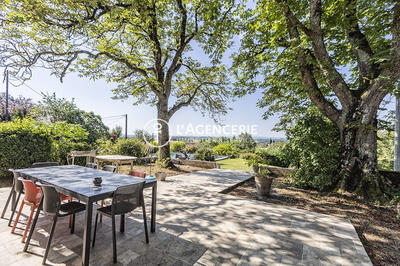 Maison - 280 m² - 8 pièces