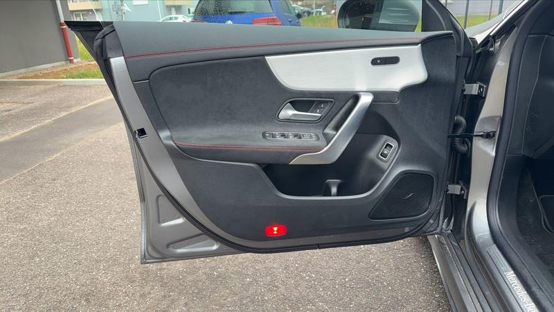 Mercedes Classe Cla 180 136 7g-Dct Amg Line - Première main Toit ouvrant