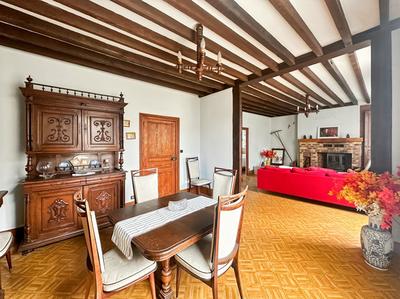 Maison - 1 080 m² - 5 pièces